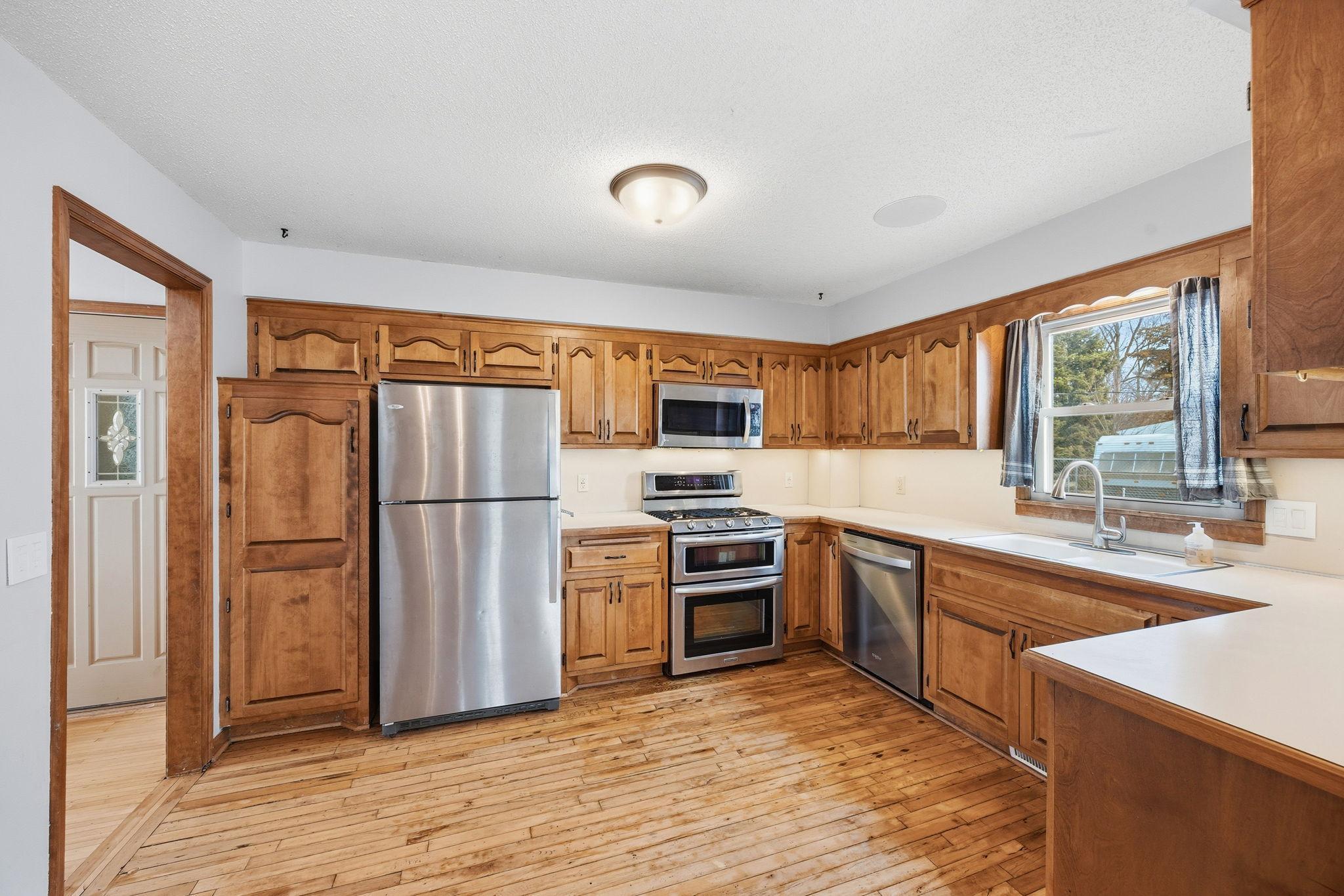 6728 44th Avenue North Crystal, MN 55428 - Photo 5 of 25