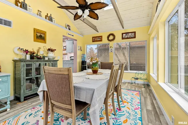 $279,900 | 2116 Wildwood Drive, Pekin, IL 61554