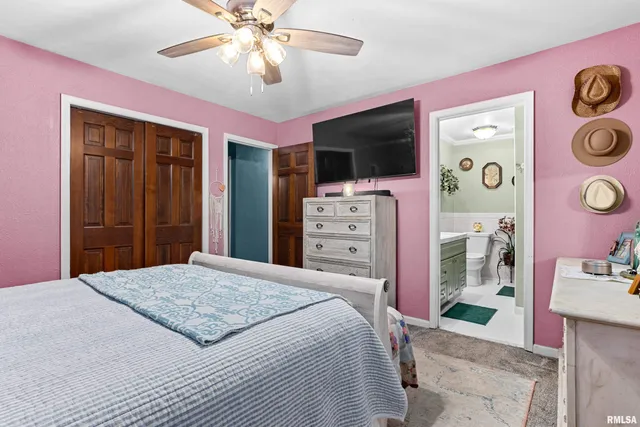 $279,900 | 2116 Wildwood Drive, Pekin, IL 61554