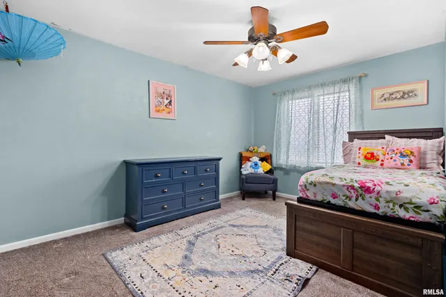 $279,900 | 2116 Wildwood Drive, Pekin, IL 61554