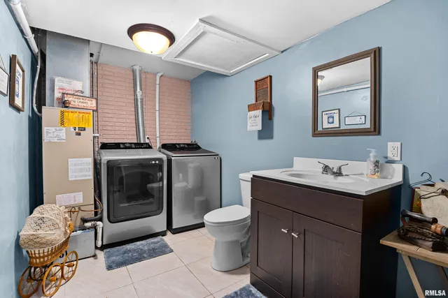 $279,900 | 2116 Wildwood Drive, Pekin, IL 61554