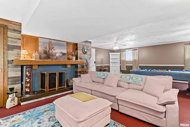 $279,900 | 2116 Wildwood Drive, Pekin, IL 61554