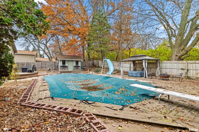 $279,900 | 2116 Wildwood Drive, Pekin, IL 61554