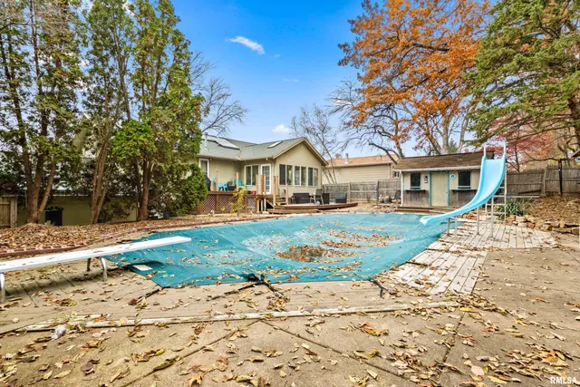 $279,900 | 2116 Wildwood Drive, Pekin, IL 61554