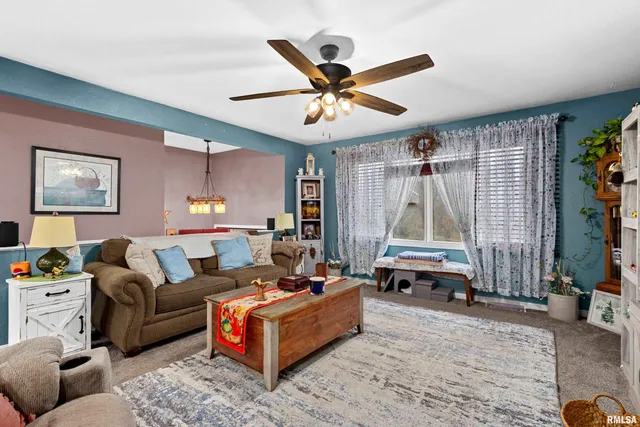 $279,900 | 2116 Wildwood Drive, Pekin, IL 61554