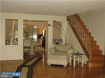 7432 Rhoads Street Philadelphia, PA 19151 - Photo 3 of 9 Living Room