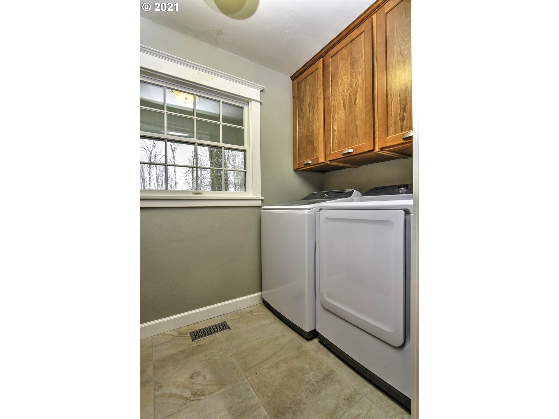 1179 Unity Drive Junction City, OR 97448 - Photo 18 of 32 Laundry