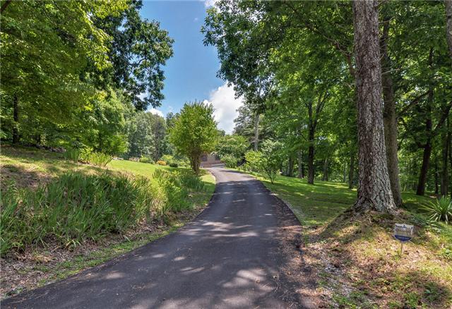 231 Hurt Road Hendersonville, TN 37075 - Photo 2 of 18 Welcome Home...