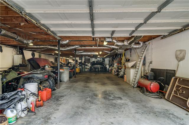 231 Hurt Road Hendersonville, TN 37075 - Photo 13 of 18 3 Car Tandem Garage