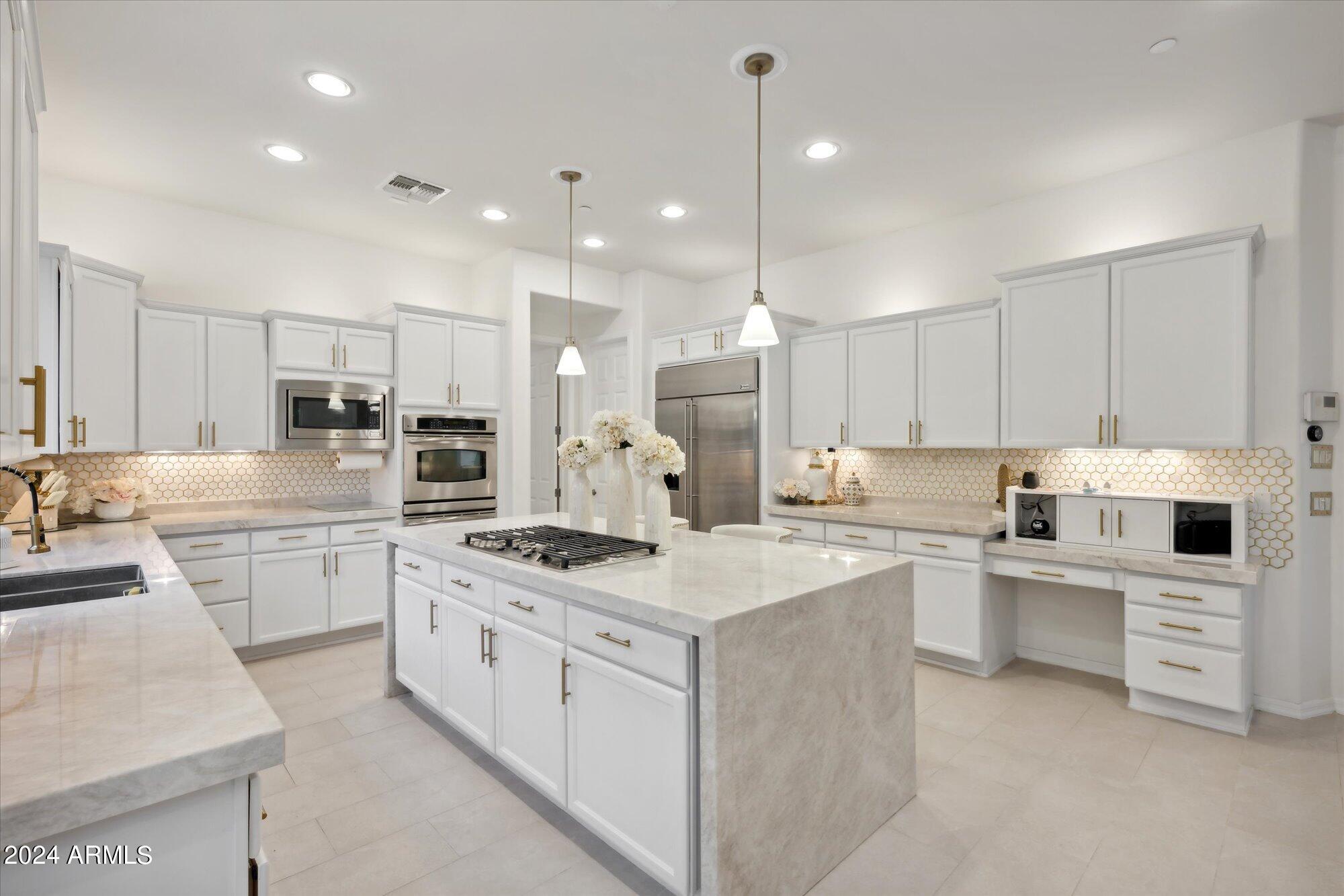3852 East Expedition Way Phoenix, AZ 85050 - Photo 20 of 82 Kitchen