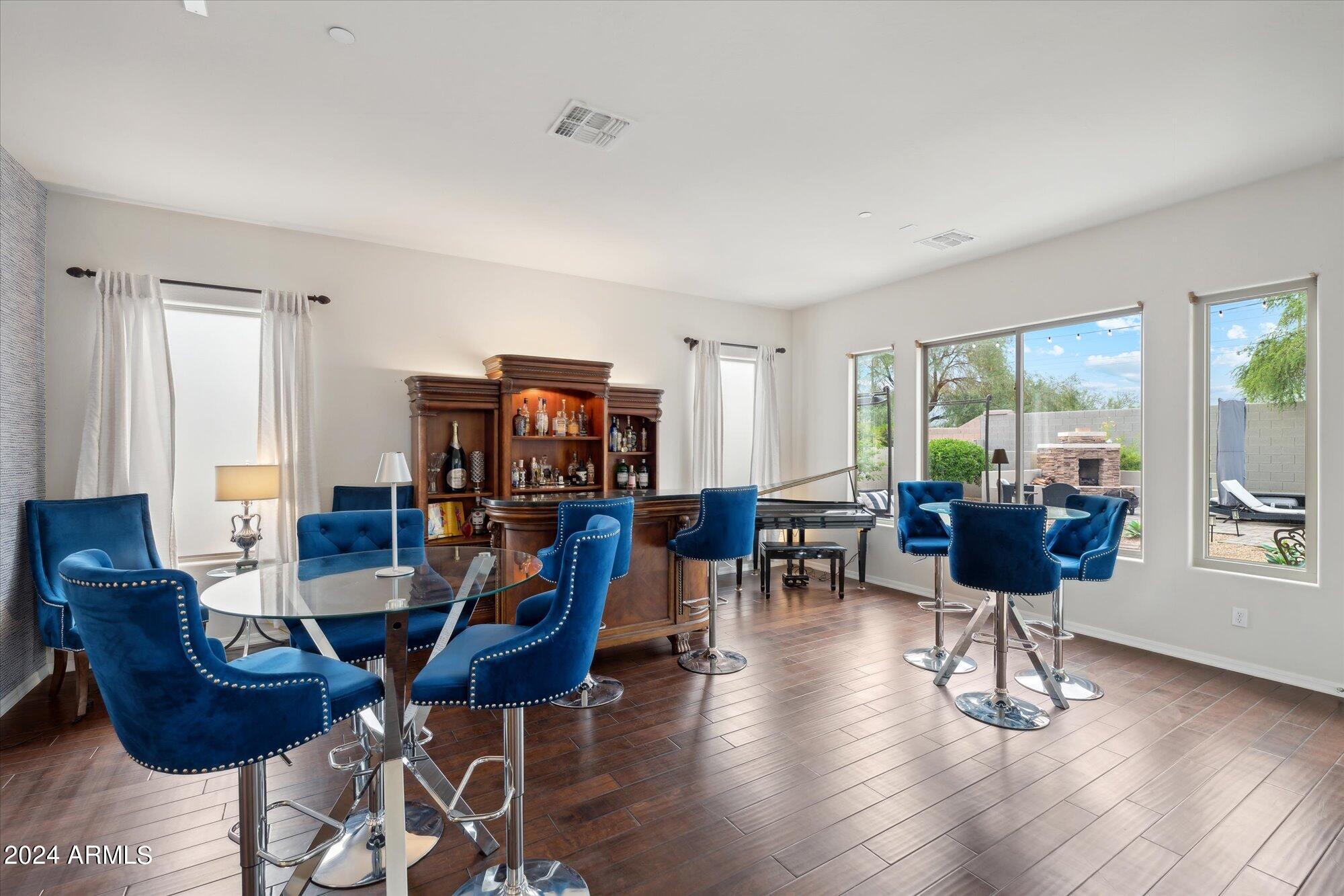 3852 East Expedition Way Phoenix, AZ 85050 - Photo 29 of 82 Speakeasy/Living Room