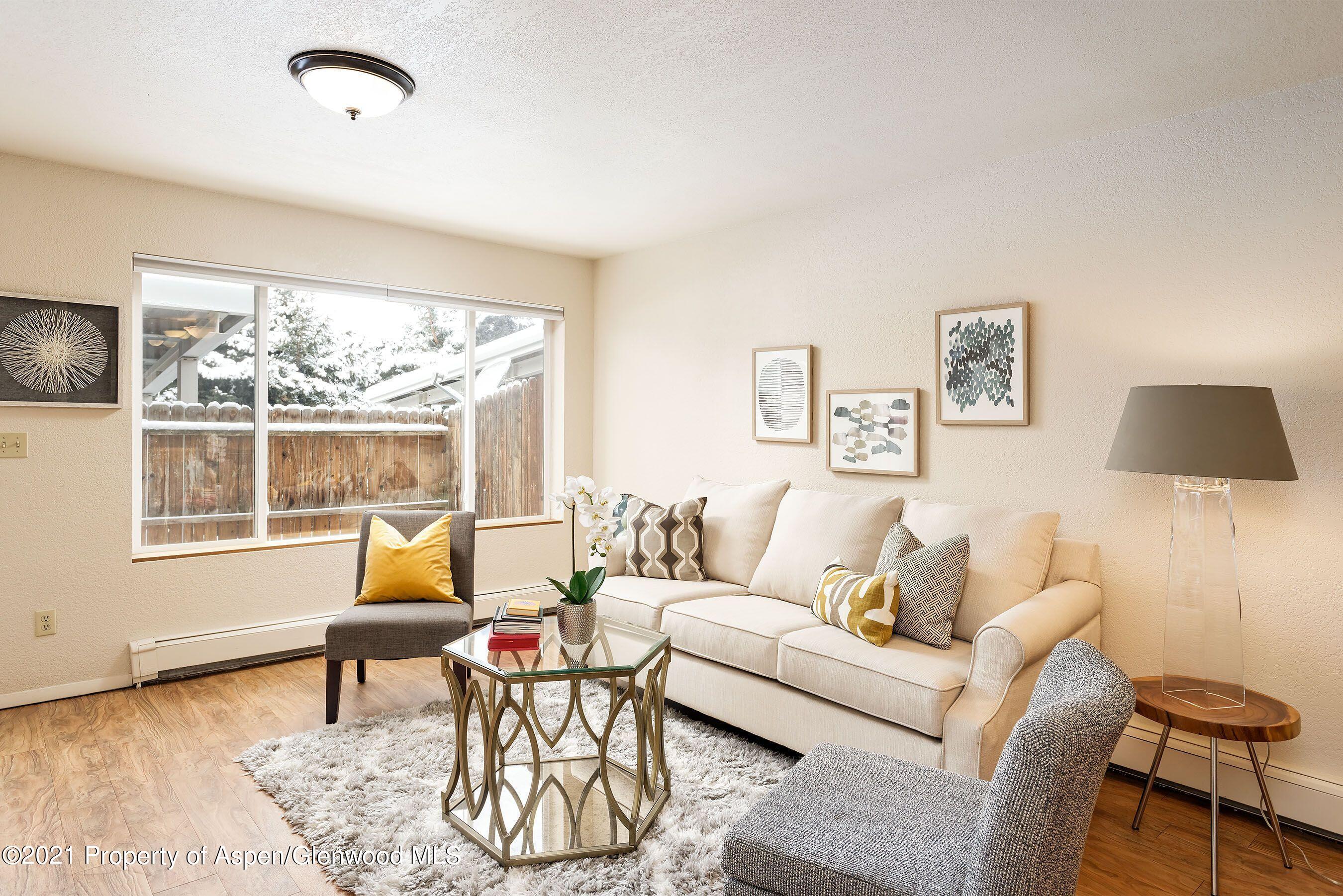 291 Park Avenue, Unit J4 Basalt, CO 81621 - Photo 6 of 12 291 new lv room