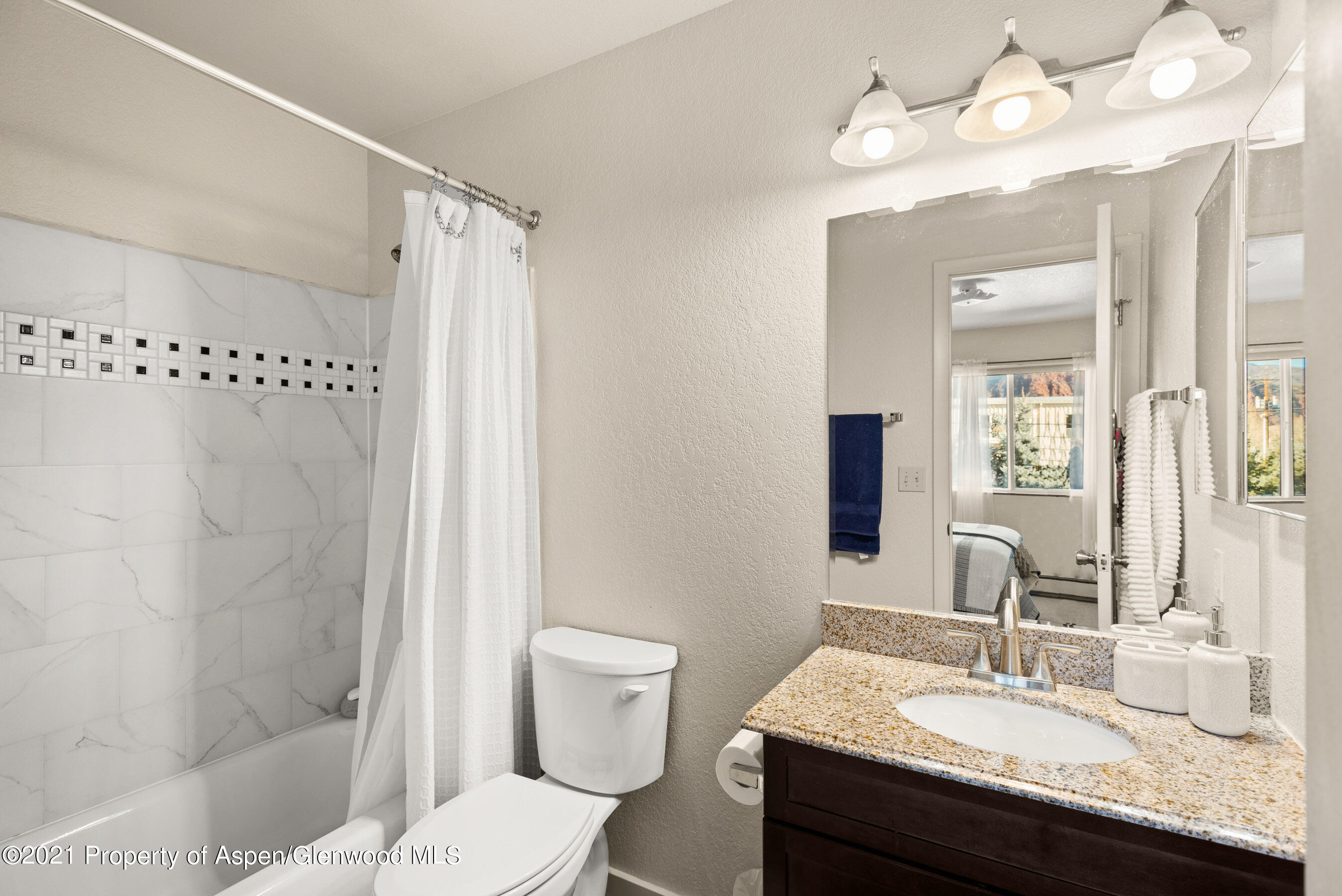 291 Park Avenue, Unit J4 Basalt, CO 81621 - Photo 9 of 12 291 bath 2