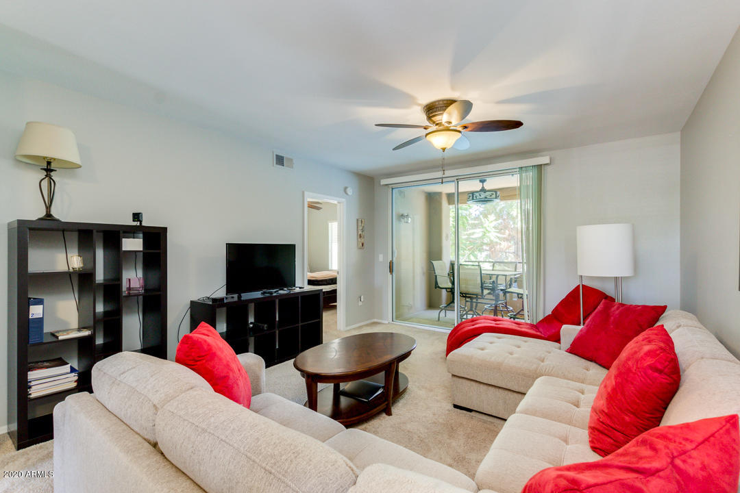 1825 West Ray Road, Unit 2107 Chandler, AZ 85224 - Photo 12 of 31 Living room
