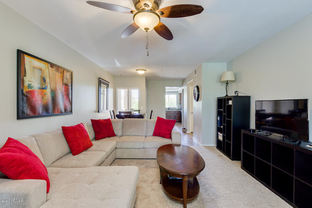 1825 West Ray Road, Unit 2107 Chandler, AZ 85224 - Photo 13 of 31 Living room