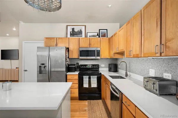 $2,100 | 3225 Blake Street, Unit 4L, Denver, CO 80205