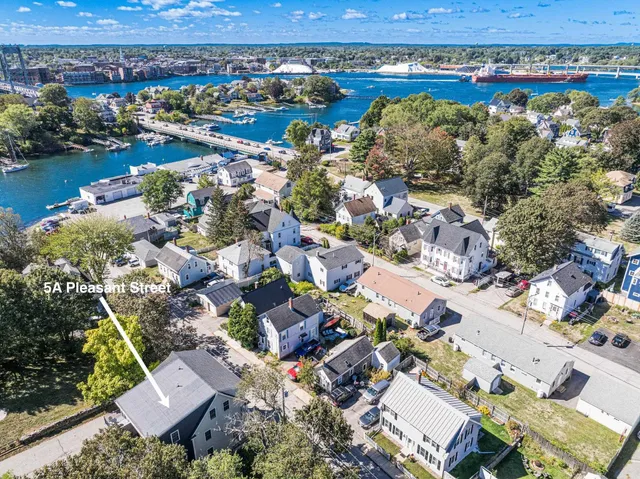 $2,700 | 5 Pleasant Street, Unit A, Kittery, ME 03904