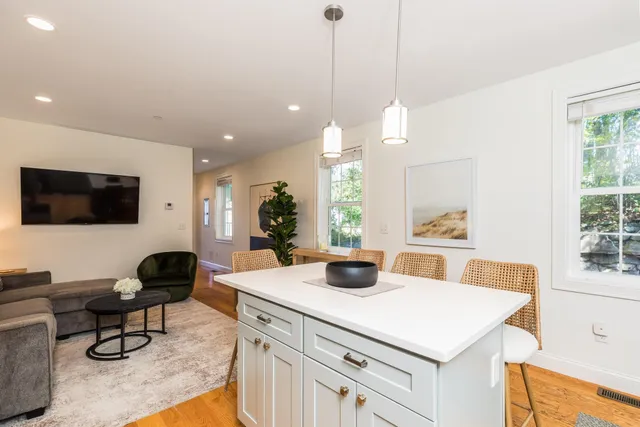 $2,700 | 5 Pleasant Street, Unit A, Kittery, ME 03904