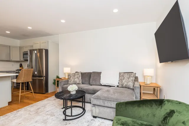 $2,700 | 5 Pleasant Street, Unit A, Kittery, ME 03904