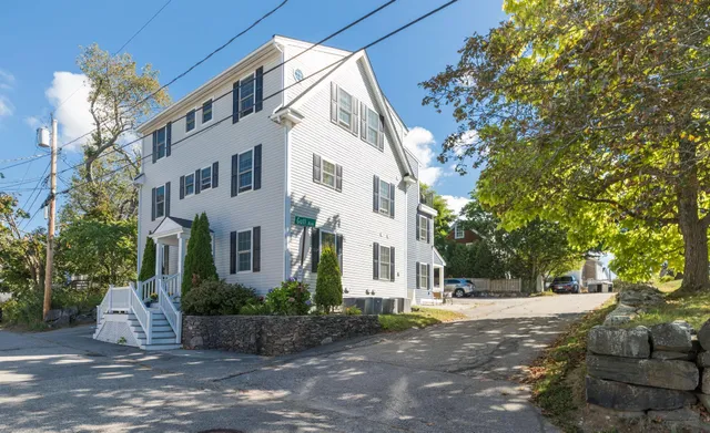 $2,700 | 5 Pleasant Street, Unit A, Kittery, ME 03904