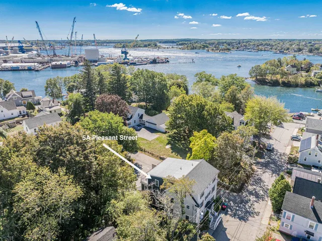 $2,700 | 5 Pleasant Street, Unit A, Kittery, ME 03904