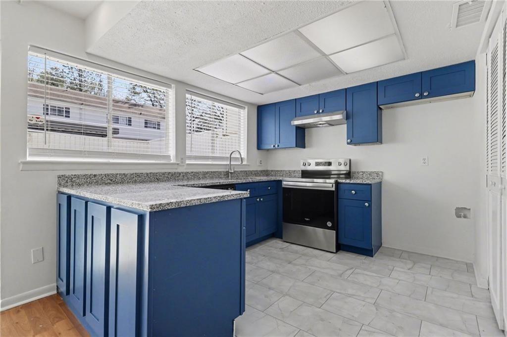 7306 Cardigan Circle Atlanta, GA 30328 - Photo 12 of 33