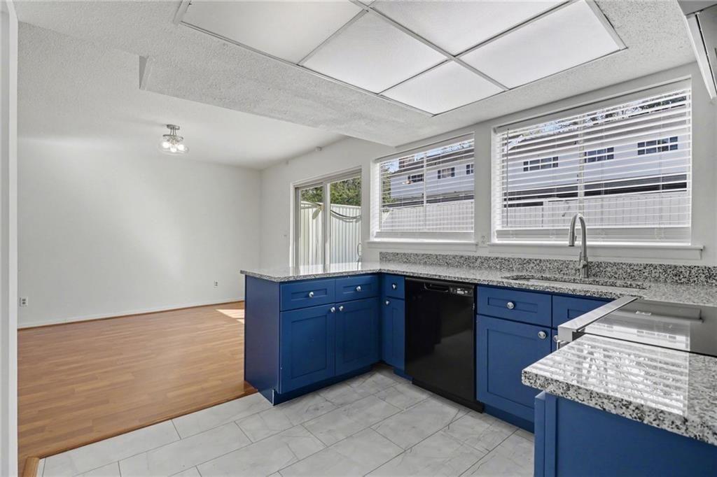 7306 Cardigan Circle Atlanta, GA 30328 - Photo 13 of 33