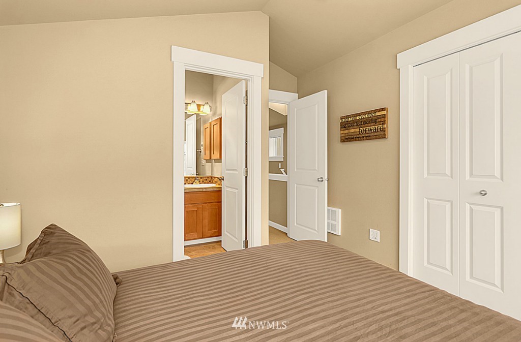 2828 Southwest Adams Street Seattle, WA 98126 - Photo 9 of 20 Gallery Image 9