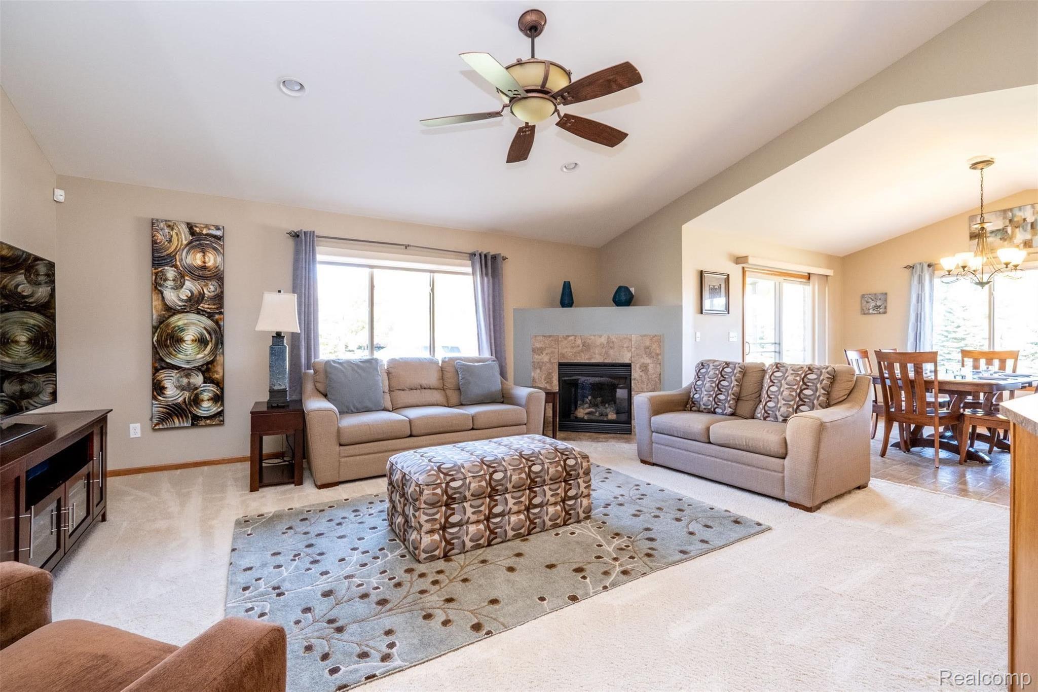 16059 Moore Park Road Macomb, MI 48044 - Photo 7 of 54 16059 Moore Park Rd (9 of 55).jpg