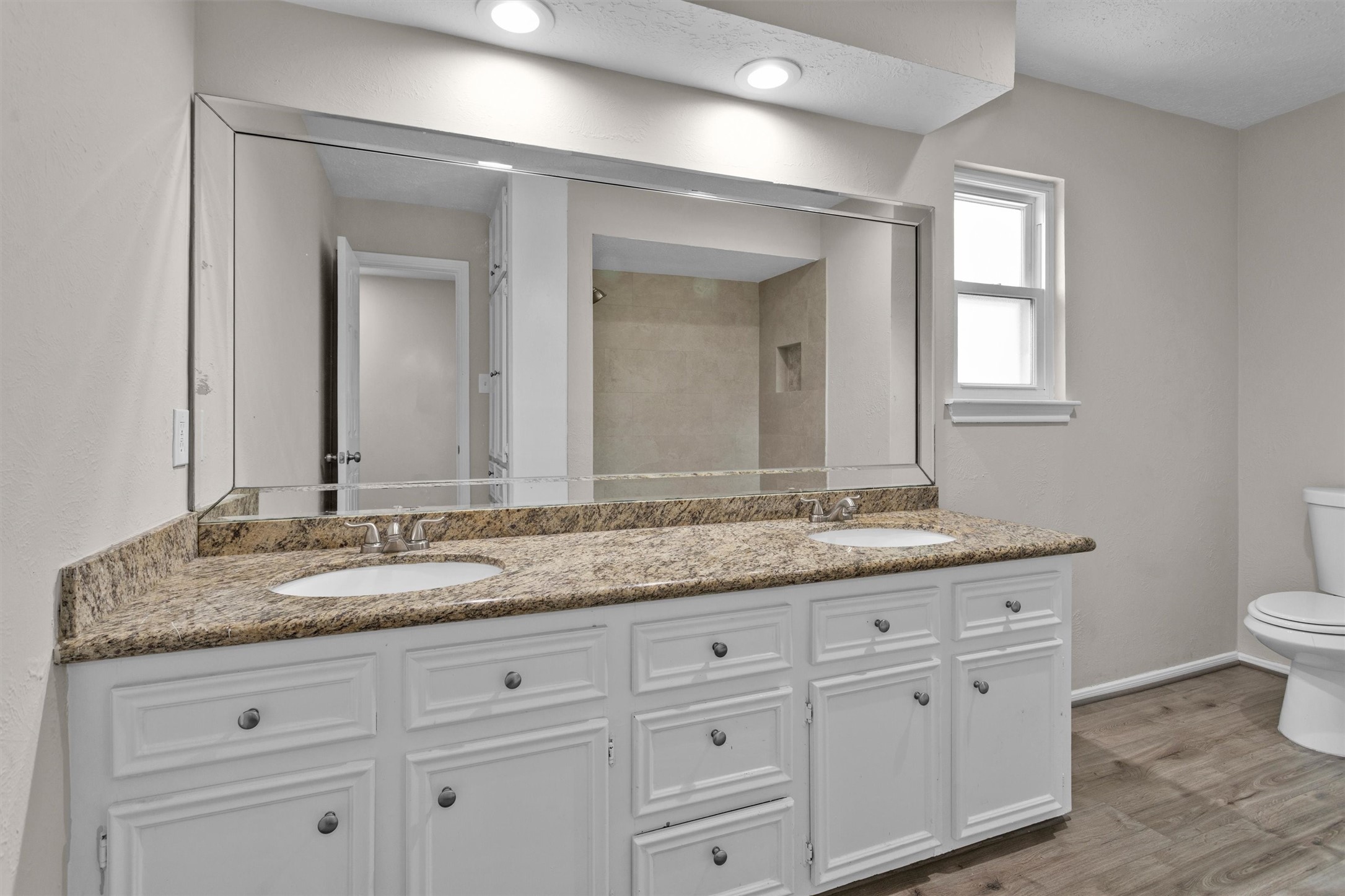 9115 Godstone Lane Spring, TX 77379 - Photo 30 of 46 The second full bath also features granite countertops and dual vanity sinks.