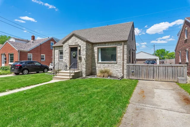 $324,900 | 424 East Waterford Avenue, Milwaukee, WI 53207