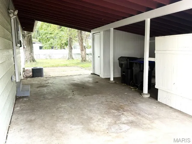 $1,595 | 810 Manresa Lane, Florissant, MO 63031