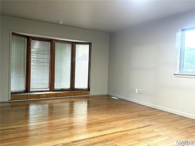 $1,595 | 810 Manresa Lane, Florissant, MO 63031