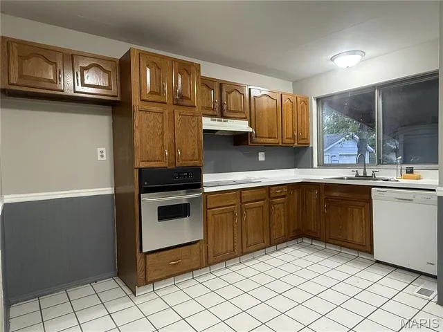 $1,595 | 810 Manresa Lane, Florissant, MO 63031