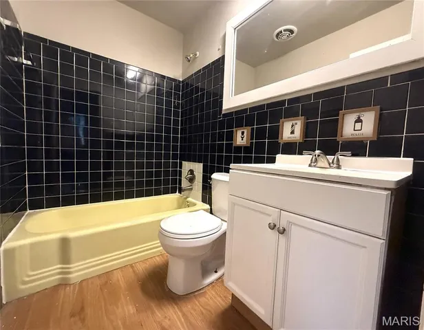 $1,595 | 810 Manresa Lane, Florissant, MO 63031