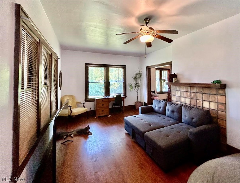 413 Ridge Street Belpre, OH 45714 - Photo 8 of 30 View of Living Room from front entry
