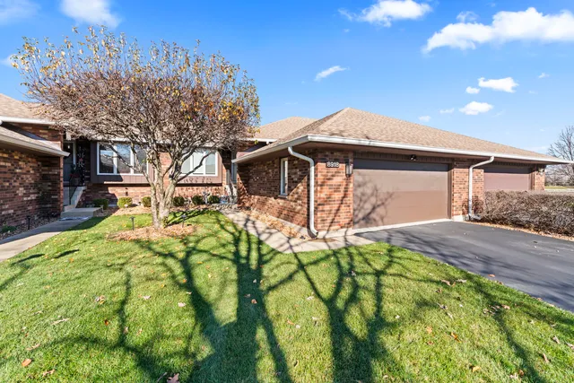 $349,999 | 8918 Clearview Drive, Orland Park, IL 60462