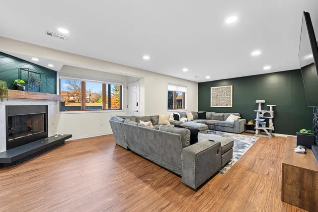 $349,999 | 8918 Clearview Drive, Orland Park, IL 60462