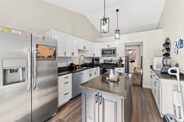 $349,999 | 8918 Clearview Drive, Orland Park, IL 60462