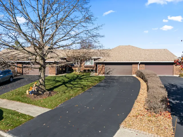 $349,999 | 8918 Clearview Drive, Orland Park, IL 60462