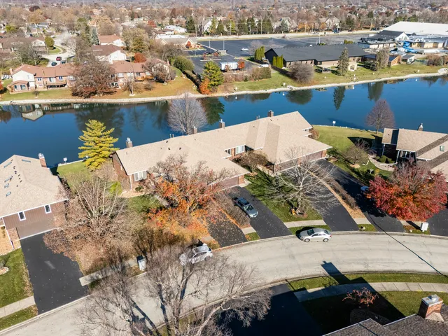 $349,999 | 8918 Clearview Drive, Orland Park, IL 60462