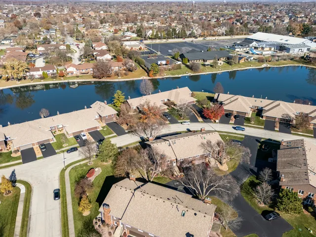 $349,999 | 8918 Clearview Drive, Orland Park, IL 60462