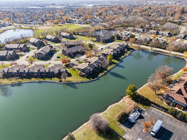 $349,999 | 8918 Clearview Drive, Orland Park, IL 60462