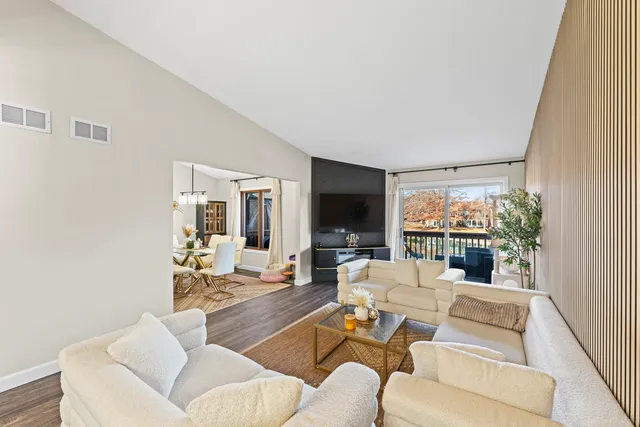 $349,999 | 8918 Clearview Drive, Orland Park, IL 60462