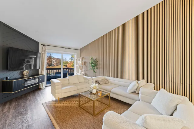 $349,999 | 8918 Clearview Drive, Orland Park, IL 60462