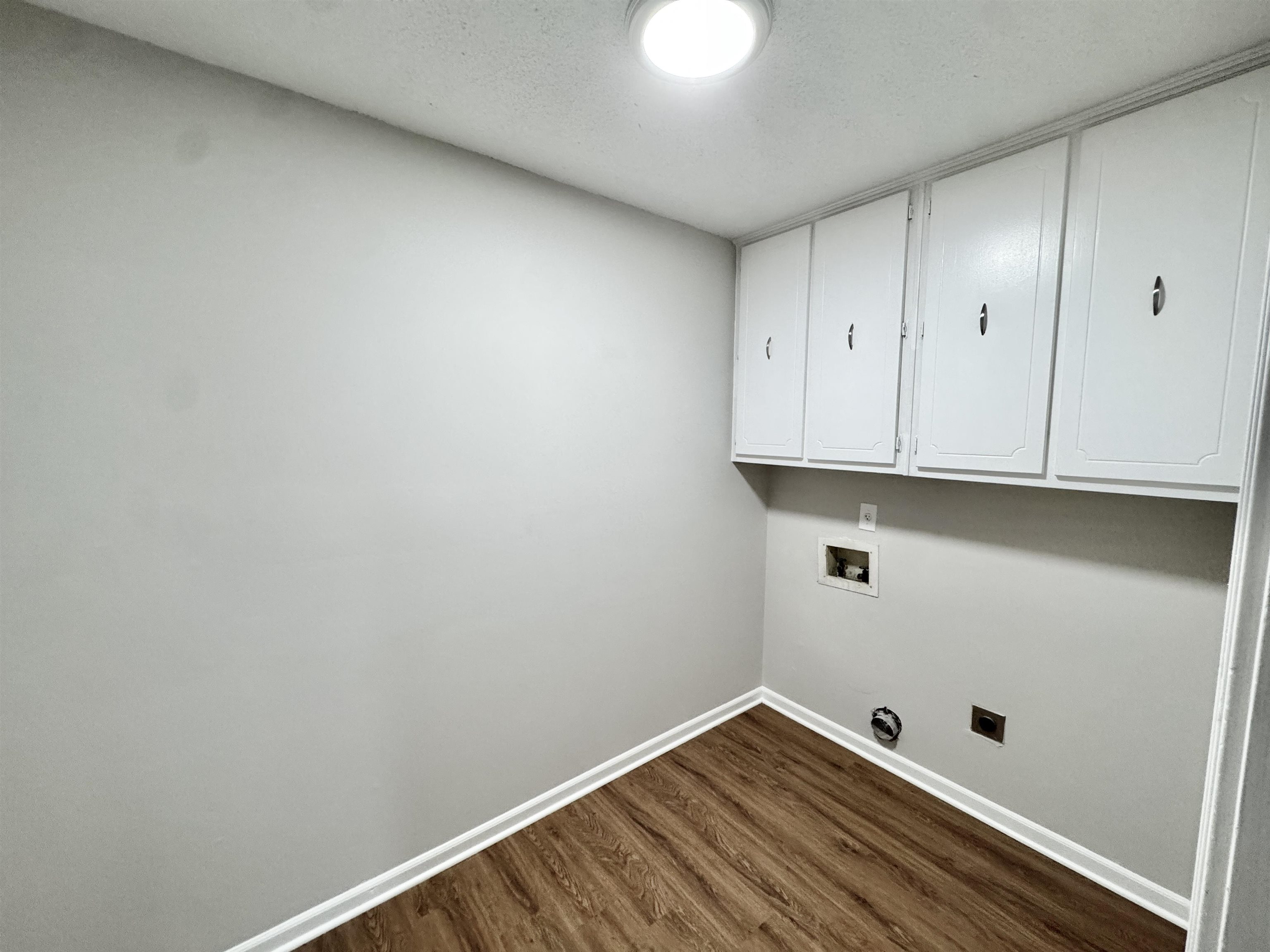 3334 Snow Ridge Cove Memphis, TN 38115 - Photo 4 of 38 a view of a room with wooden floor