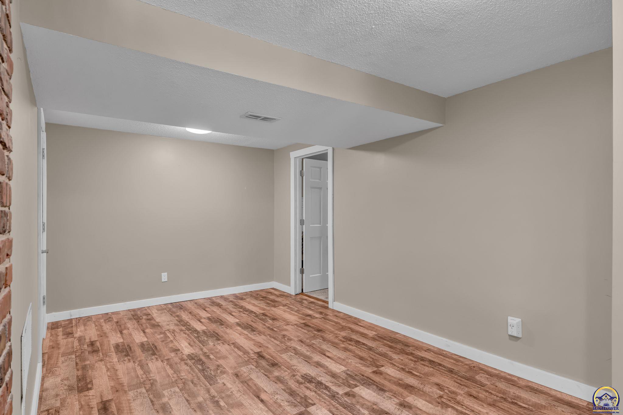 3725 Southwest Kings Forest Road Topeka, KS 66610 - Photo 24 of 52