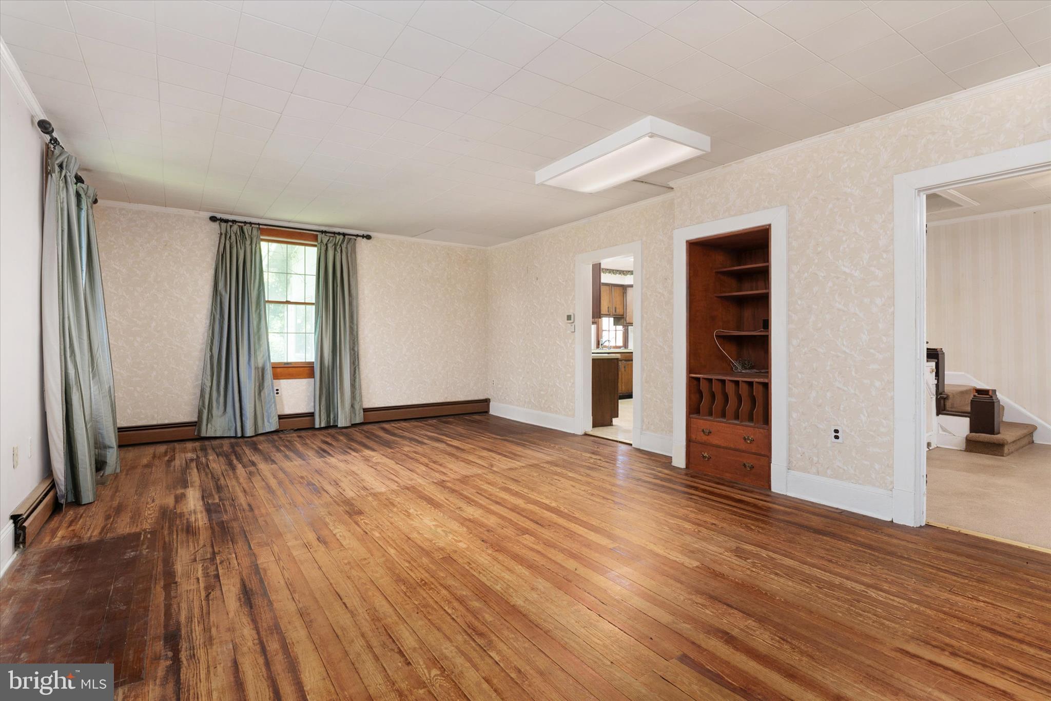 818 Annapolis Road Gambrills, MD 21054 - Photo 9 of 29 Living/Dining Room