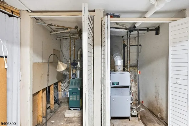 a view of walk in closet