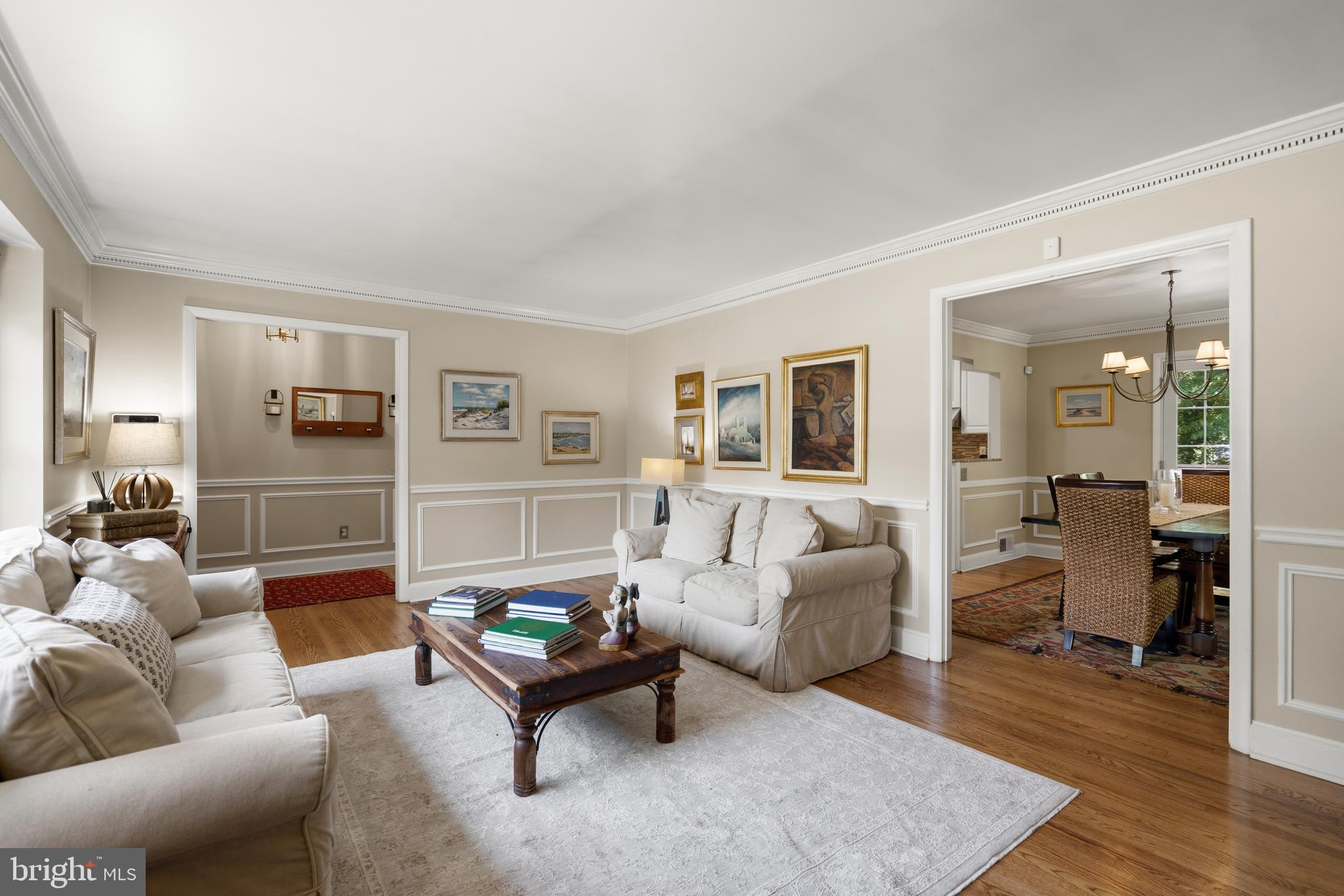 8611 Cyrus Place Alexandria, VA 22308 - Photo 7 of 49 Living room